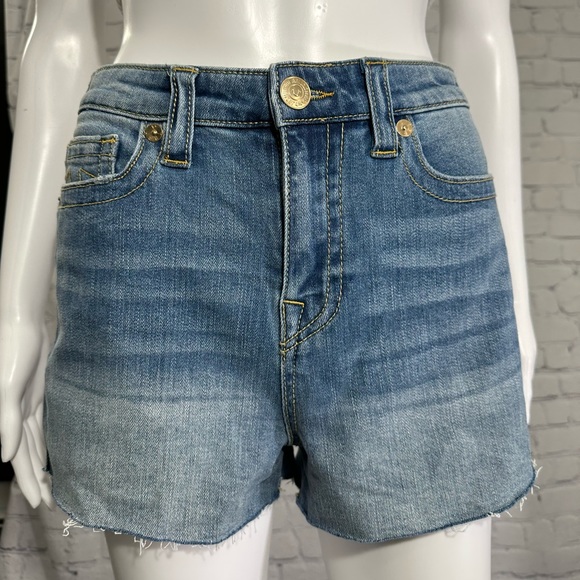 True Religion Maisie Shorts. - Picture 2 of 6